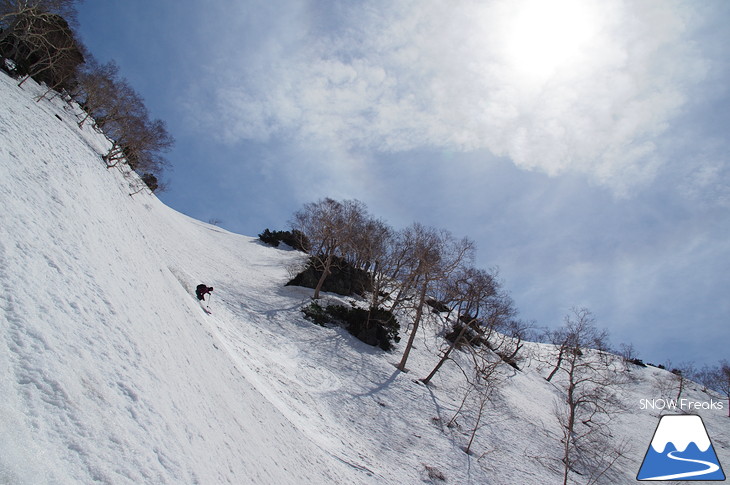 大雪山旭岳ロープウェイスキー場 残雪の北海道最高峰に今季最後のシュプールを…。